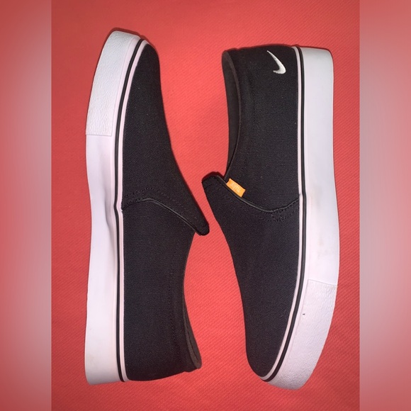 WOMEN NIKE COURT ROYALE SHOES - Picture 2 of 4